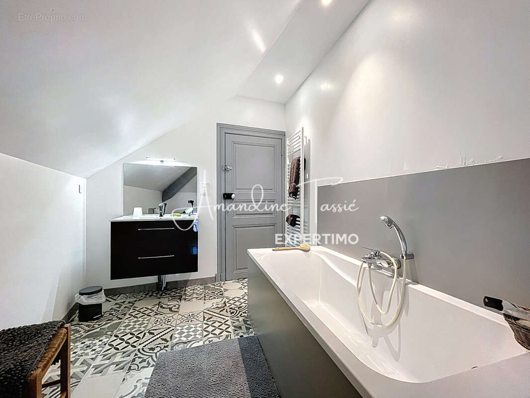 Appartement à COMPEYRE