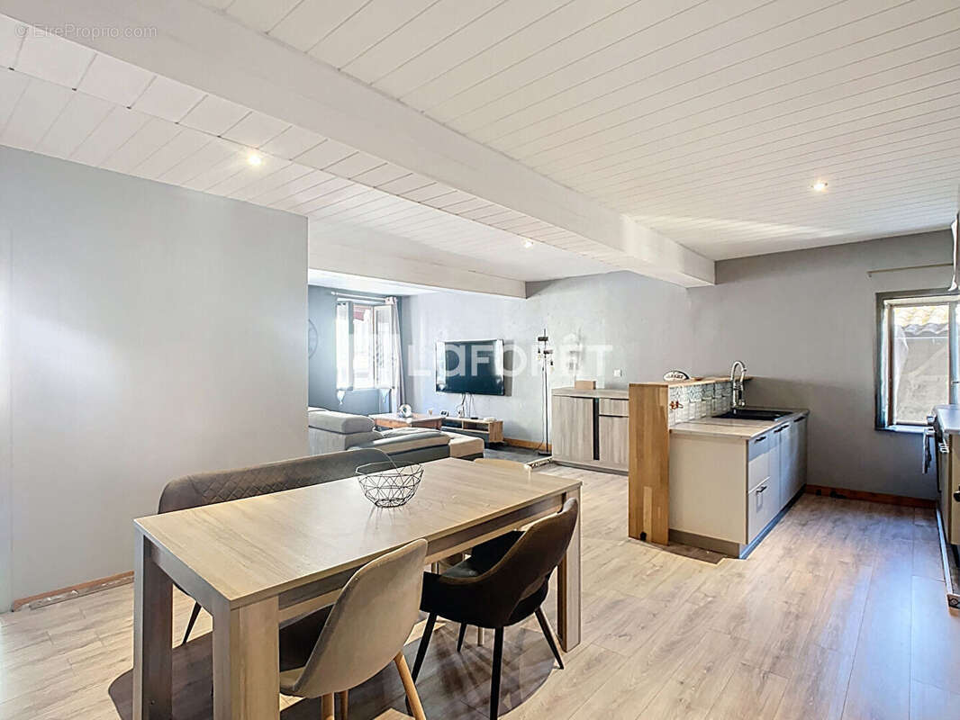 Maison à VILLIE-MORGON