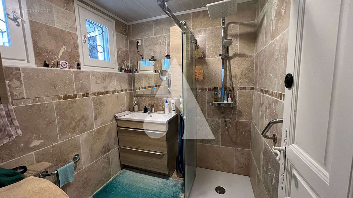 Maison à LA ROQUEBRUSSANNE