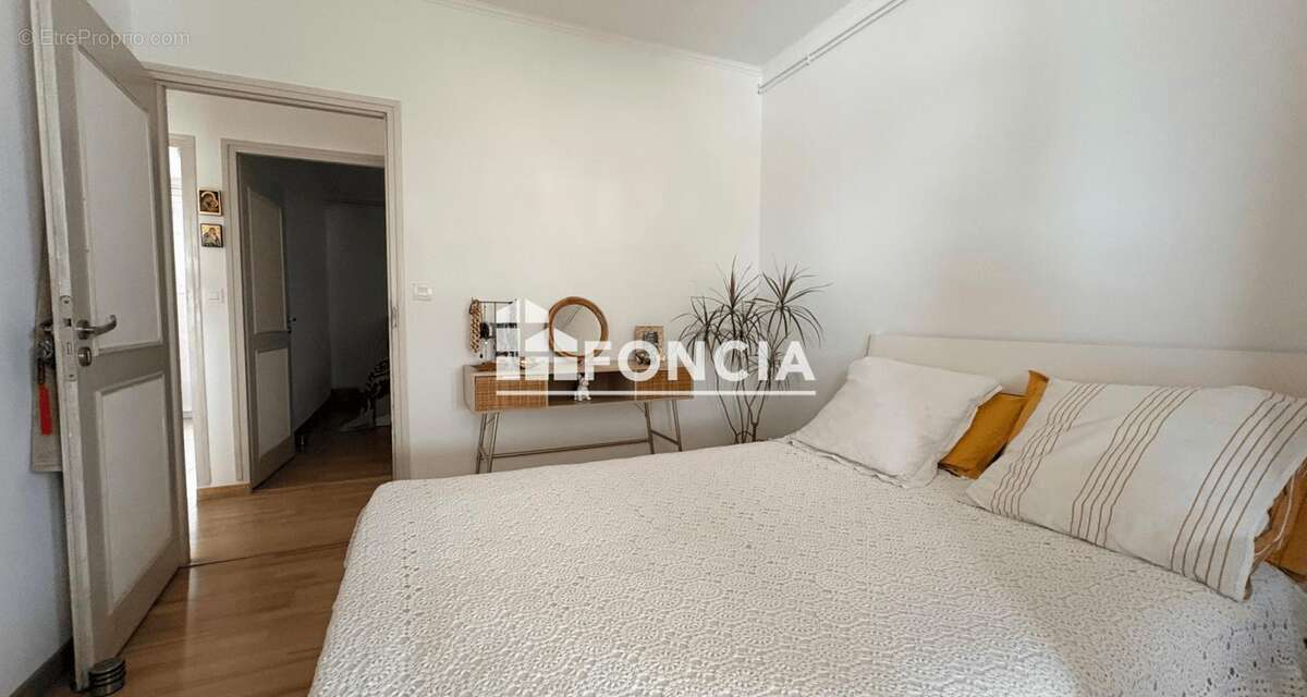 A vendre superbe t3 renove avec cave + stationnement libre - dernier etage - photo 8