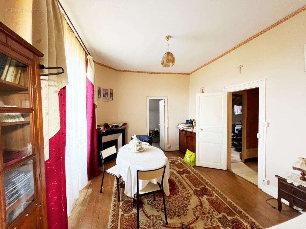 Maison à VILLENEUVE-LA-GUYARD