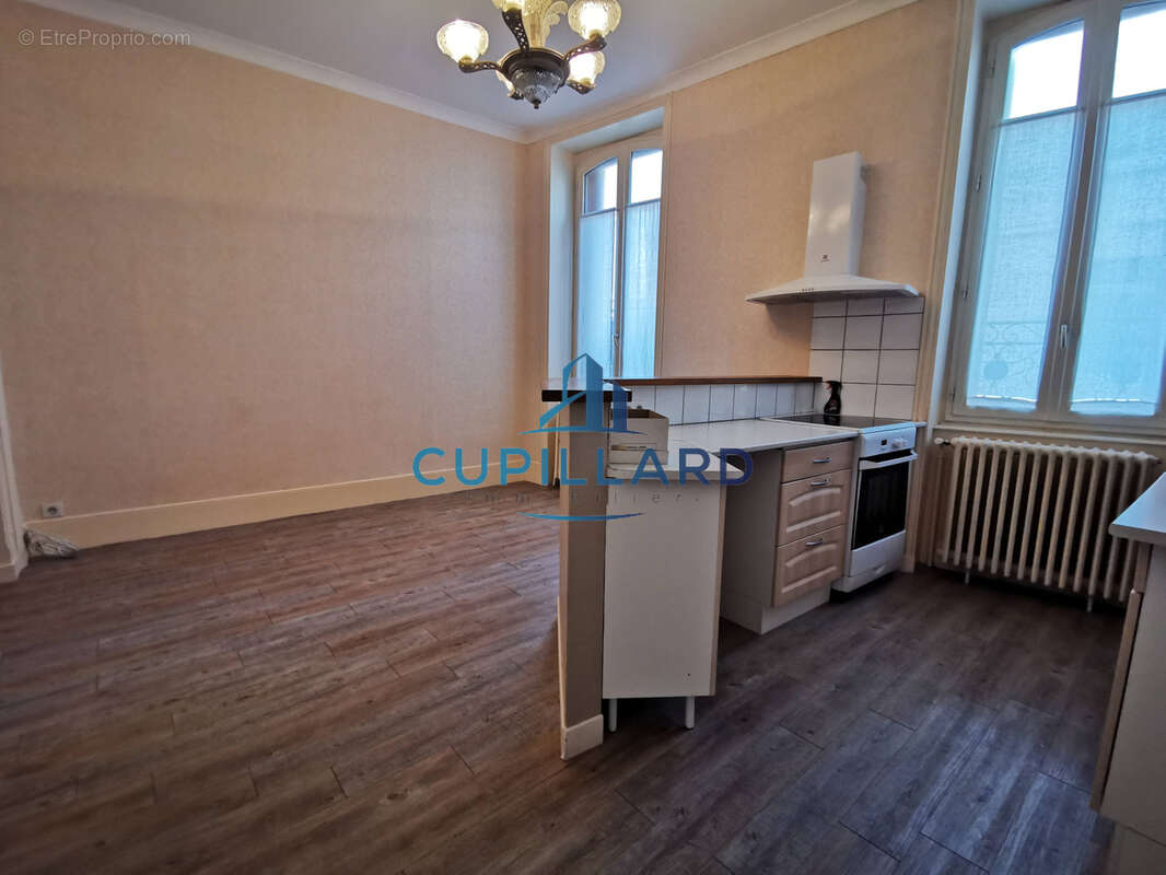 Appartement de caractère avec garage en hyper-centre de Roanne - photo 8