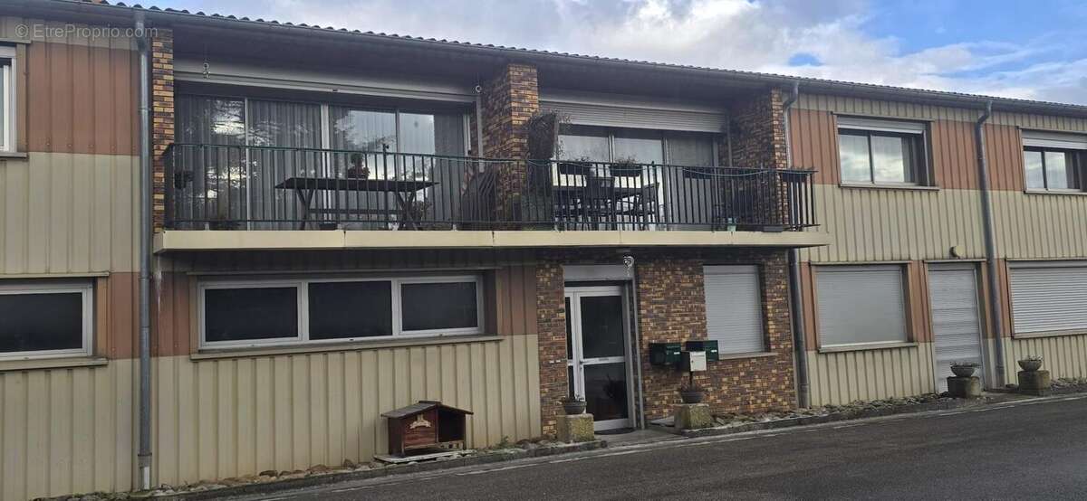 Photo 3 - Commerce à GENEUILLE