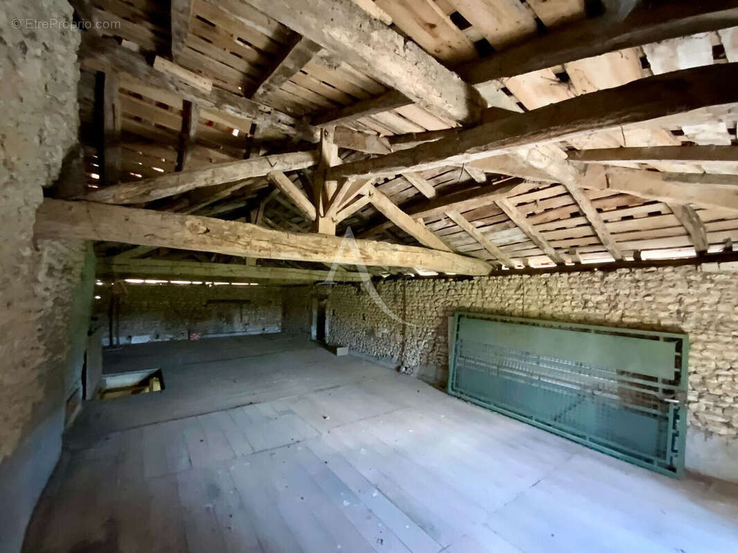 Maison à FONTAINES-D&#039;OZILLAC