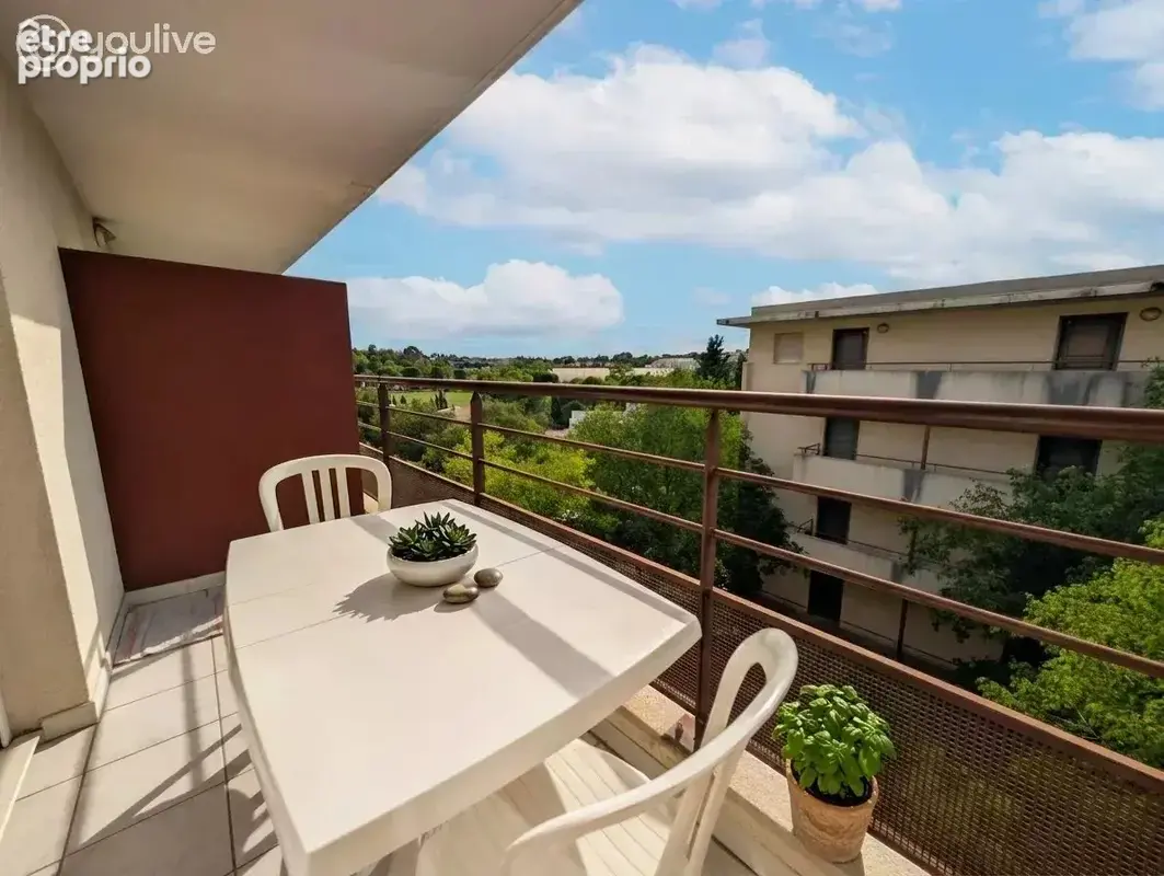 Studio de 25 m² avec terrasse — Quartier Hôpitaux-Facultés - photo 2