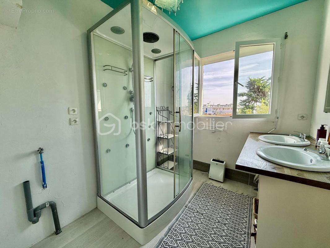 Appartement T3 de 54 m² – Centre-ville de Royan À seulement 5 minutes à pied de la plage ! - photo 4