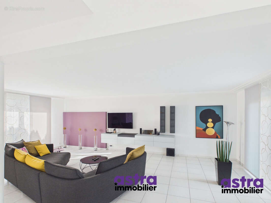 Maison à STEINBRUNN-LE-BAS