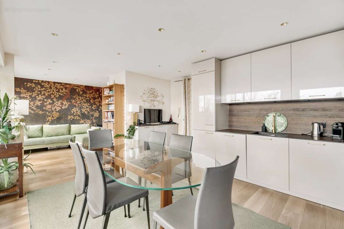 Appartement à NEUILLY-SUR-SEINE