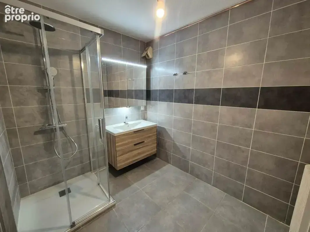 T4 entièrement rénové dans une petite copropriété. Balcon profitable carrelé - photo 6