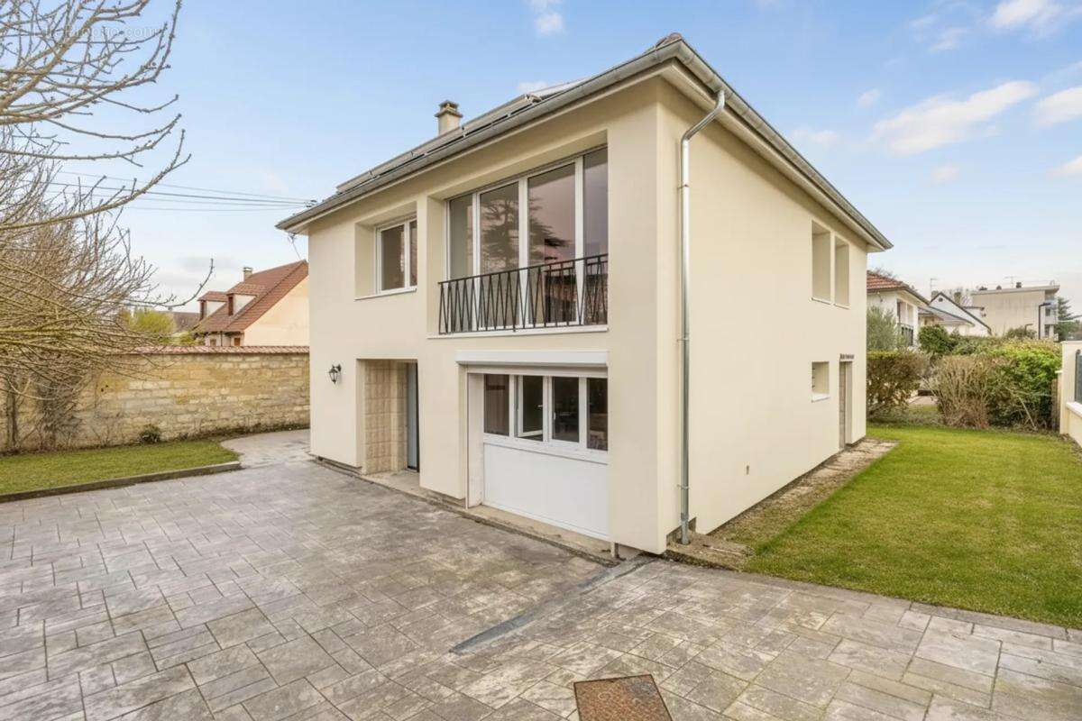 Maison à MAURECOURT