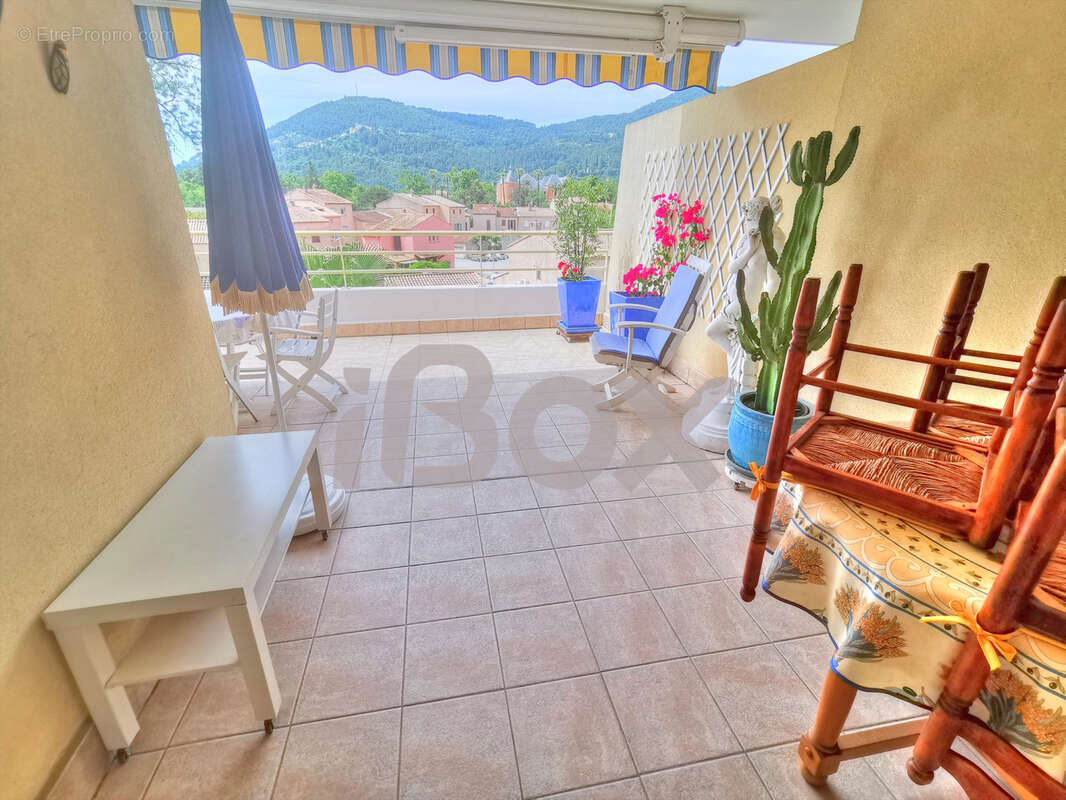 Appartement à SOLLIES-PONT