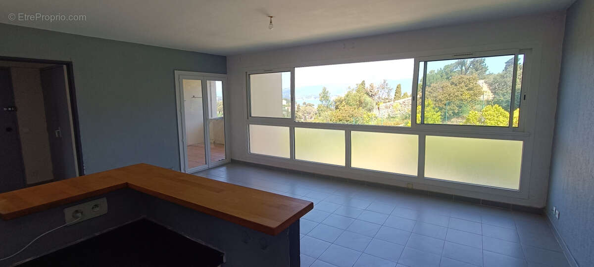 * Vue Mer * APPARTEMENT 3 Pièces avec 2 Chambres et coin nuit * (83430) SAINT MANDRIER SUR MER *3 pièce(s) 76.75 m2 - photo 2