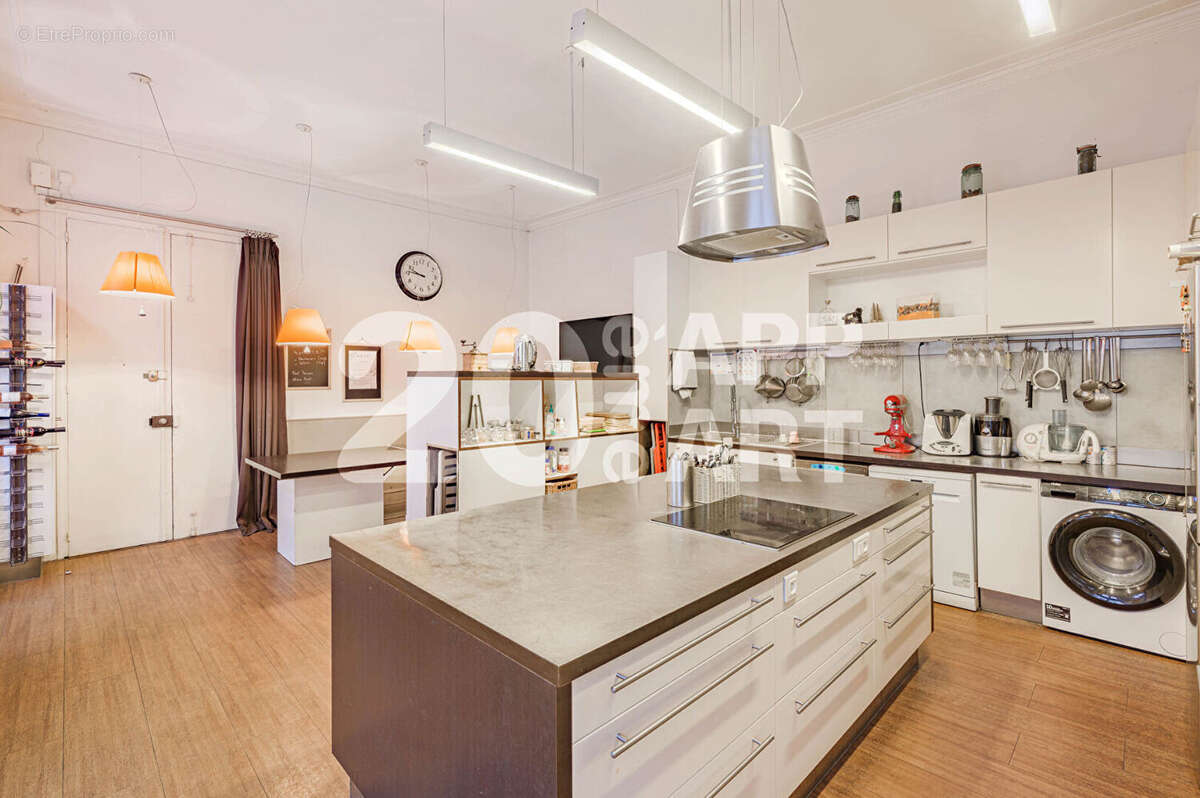 Commerce à PARIS-2E