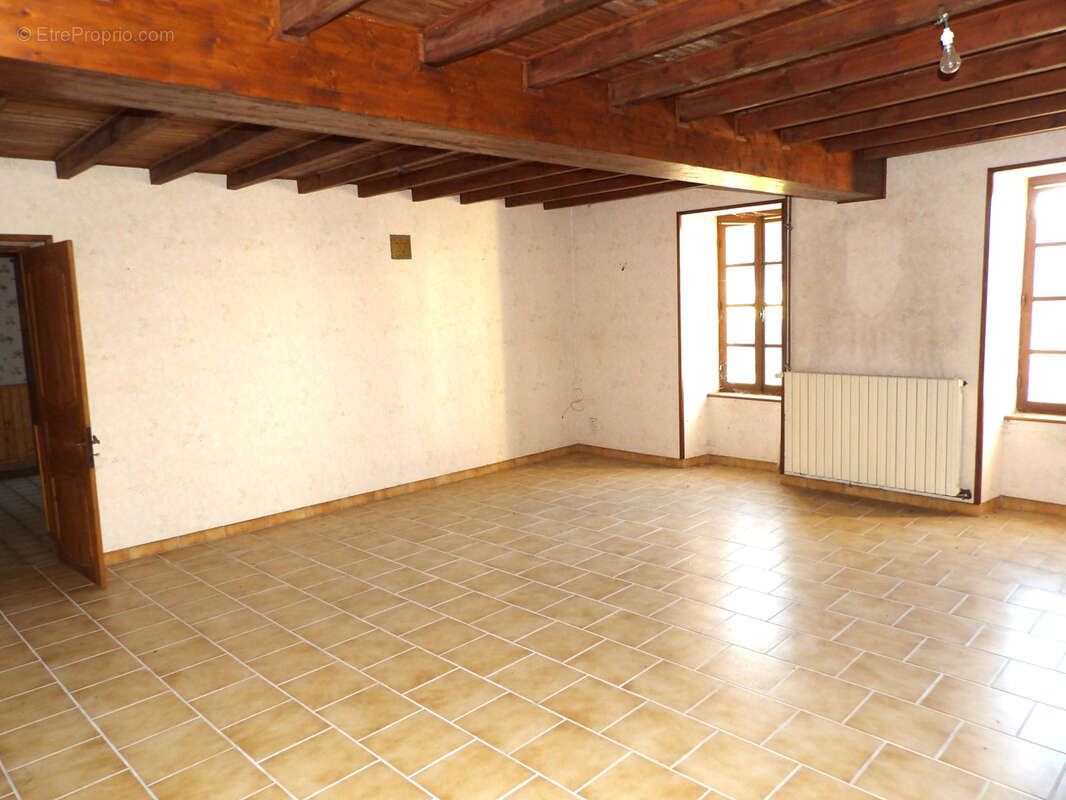 Maison à LES NOUILLERS