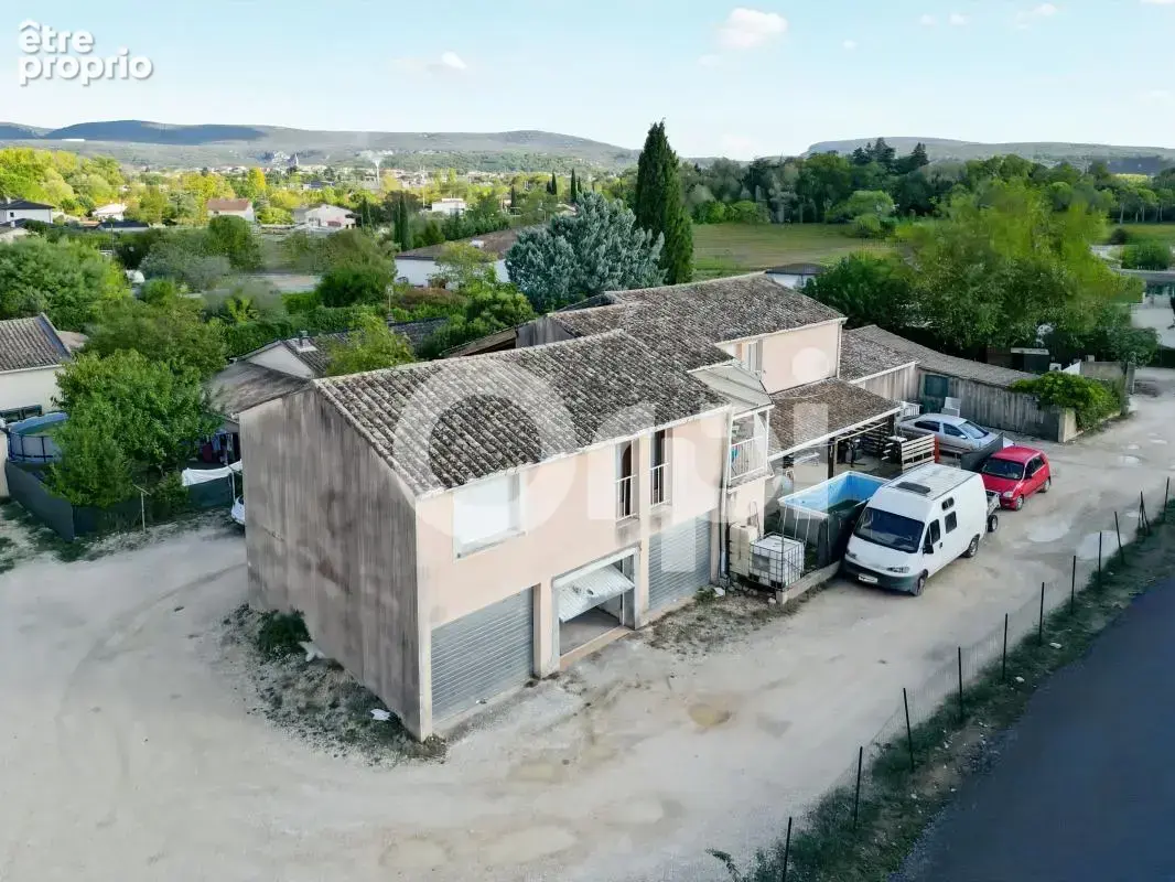 Immeuble comprenant 4 apprtements sur 1100m² de terrain - photo 1