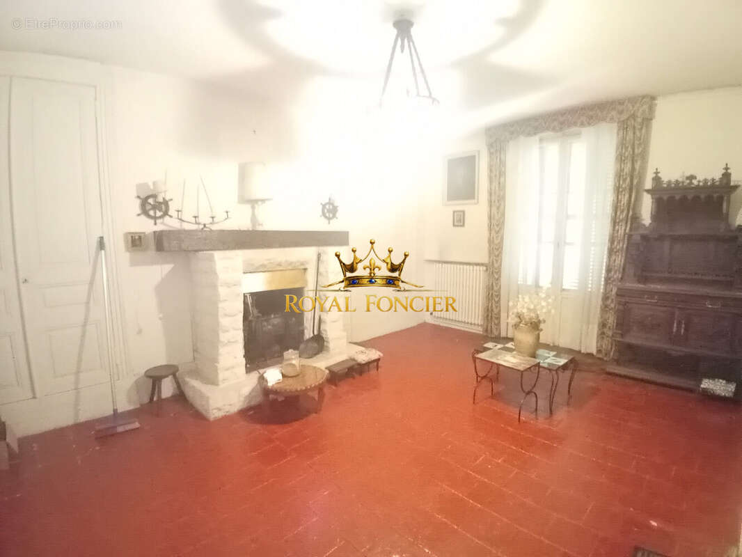 Maison 194 m² à Charnizay  - photo 6