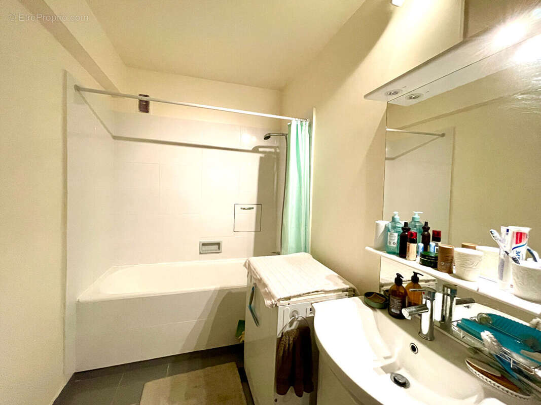 Appartement à CHARENTON-LE-PONT