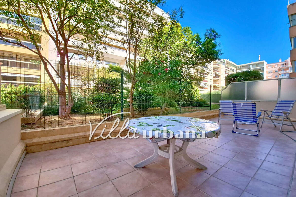 Appartement 53 m² à Antibes  - photo 2