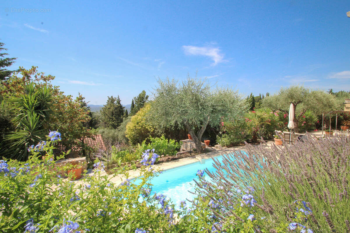 Maison à TOURRETTES