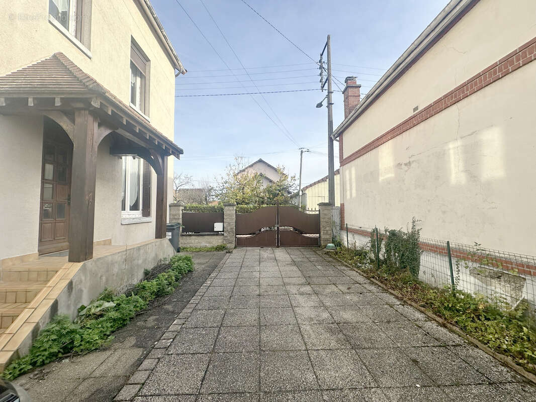 Maison à LES NOES-PRES-TROYES