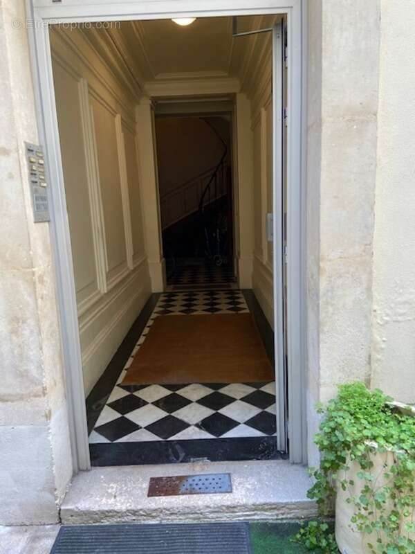 Appartement à vendre 4 pièces PARIS 10EME ARRONDISSEMENT (75) DPE en D - photo 12
