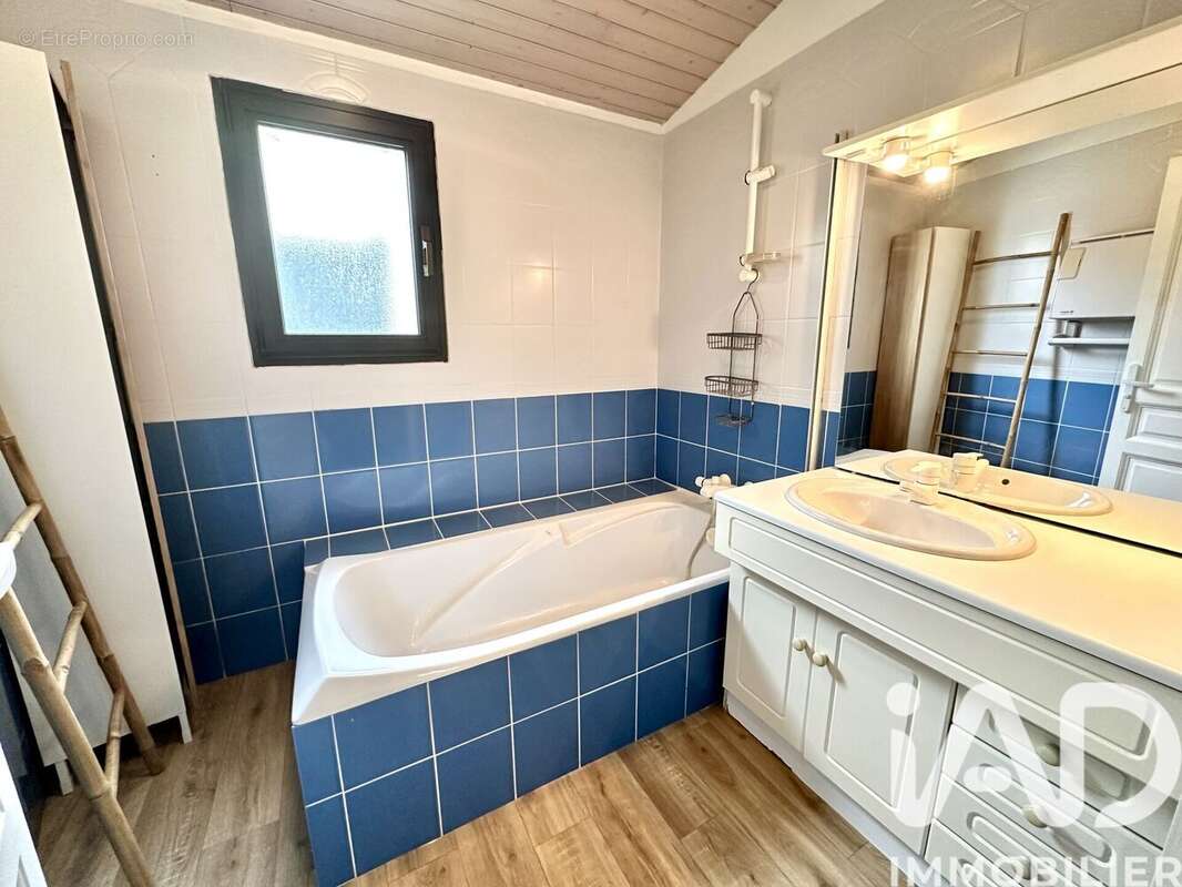 Maison 114 m² à Saint-Vincent-Sterlanges  - photo 8