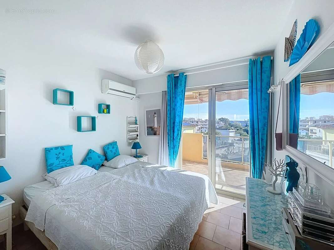 Appartement à VALLAURIS