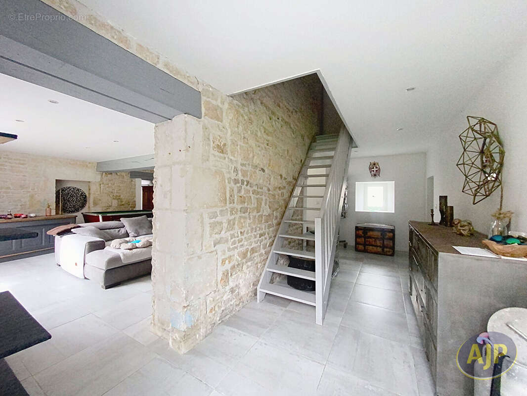 Maison à LES MAGNILS-REIGNIERS