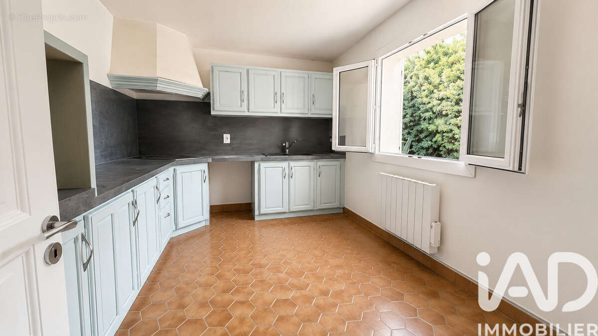 Maison 100 m² à Venelles  - photo 6
