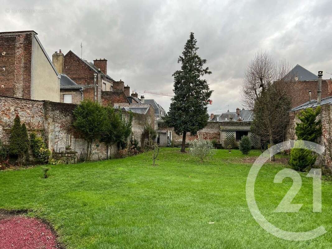 Autre à SAINT-QUENTIN