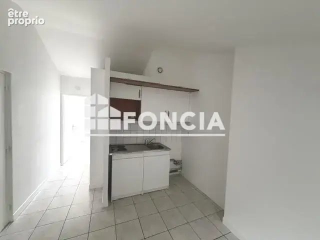 Vente - Appartement - 2 pièces + cuisine - 28 m² - 76 000 € - - photo 3