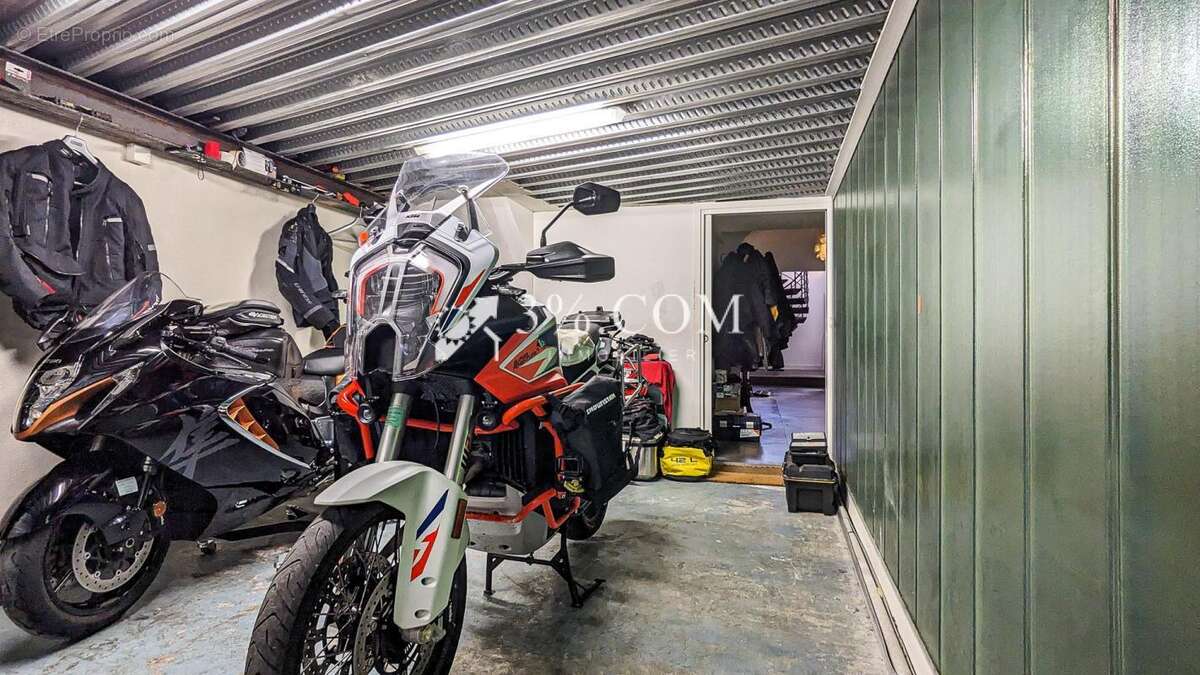 Appartement à MARSEILLE-1E