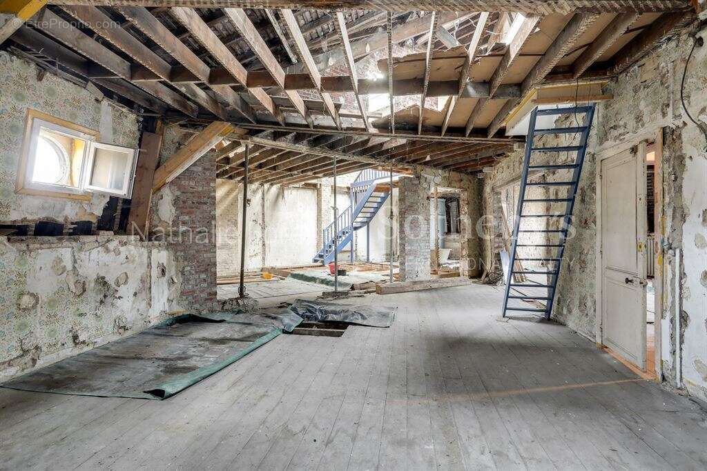 Tourcoing , limite Mouvaux , rare Hôtel particulier à rénover cadastré sur 2337  m2 de terrain . - photo 12