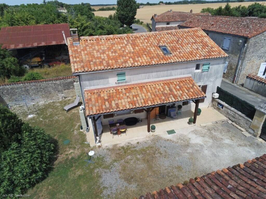 Maison à VILLEFAGNAN