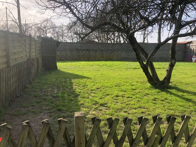 Terrain à SAINT-PHILBERT-DE-GRAND-LIEU
