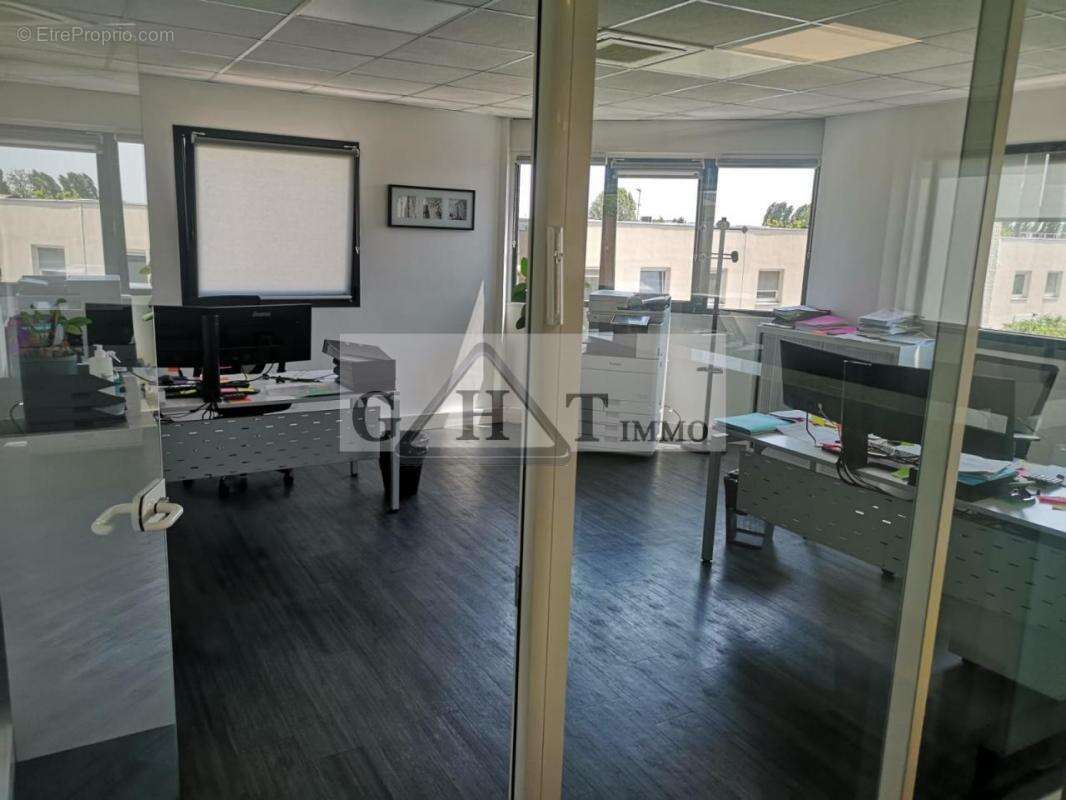 Commerce à NEUILLY-PLAISANCE