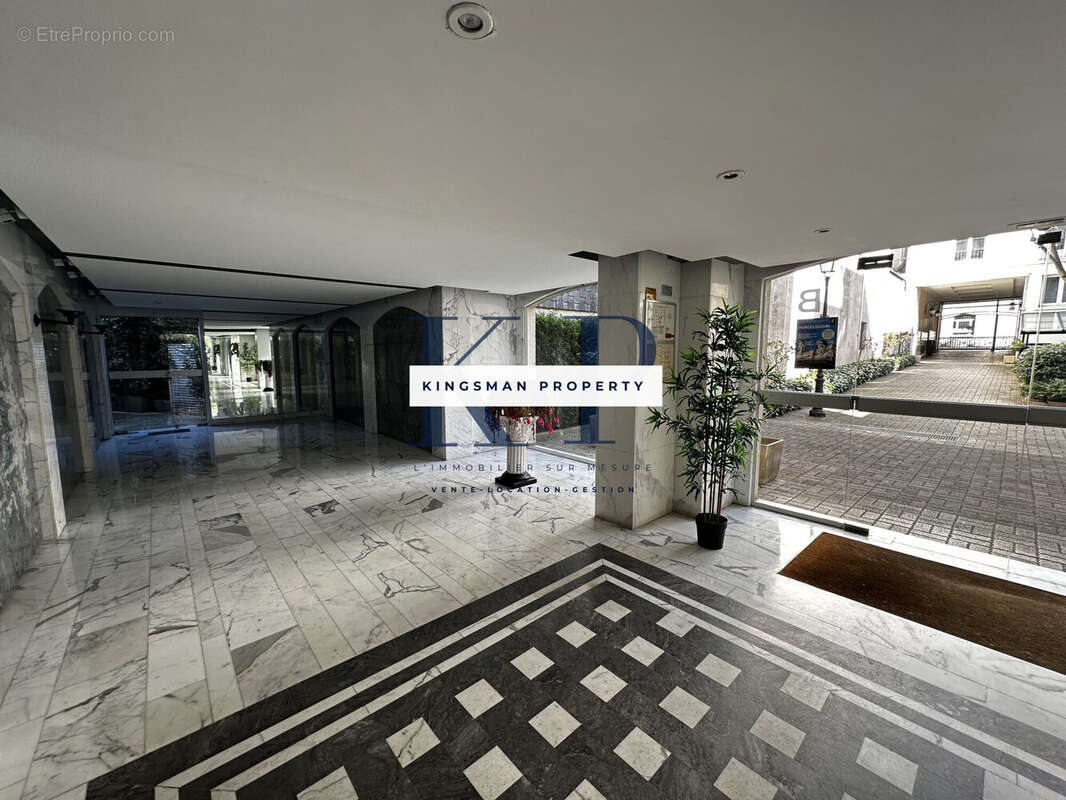 Parking à PARIS-10E