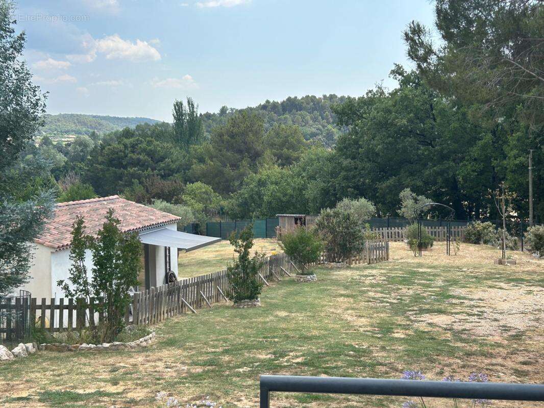 RIANS (83560) – Belle maison de plain-pied 120 m² avec T1 indépendant sur 4 000 m² de terrain piscinable - photo 8