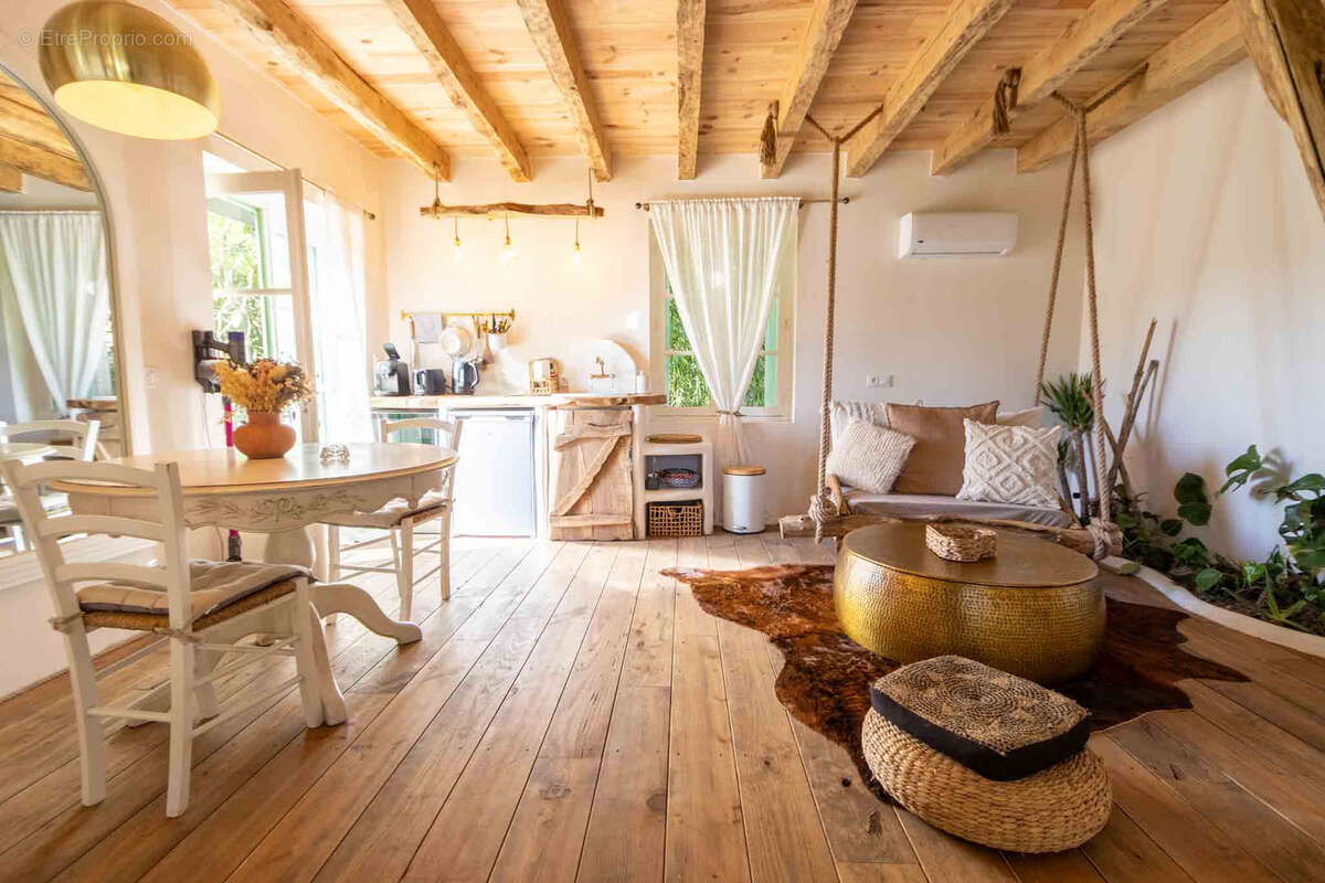 Maison à LA ROQUE-GAGEAC