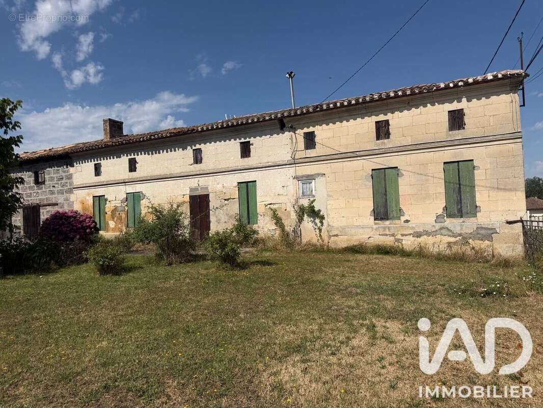Maison 270 m² à Coutras  - photo 2
