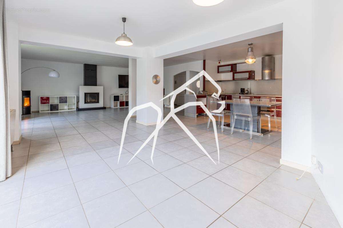 Maison à COURNONSEC