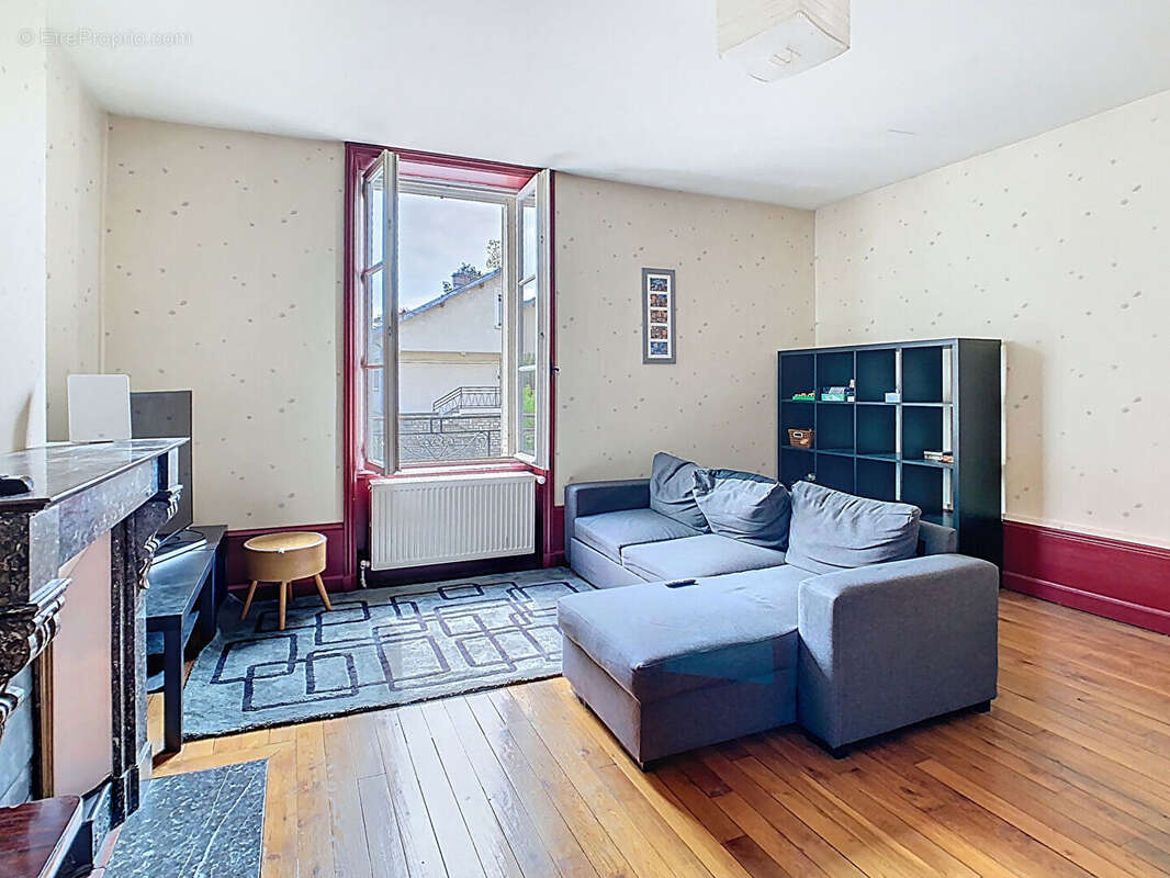 Maison à NEUFCHATEAU