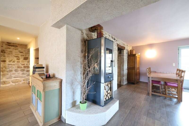 Maison à SAINT-HYMETIERE