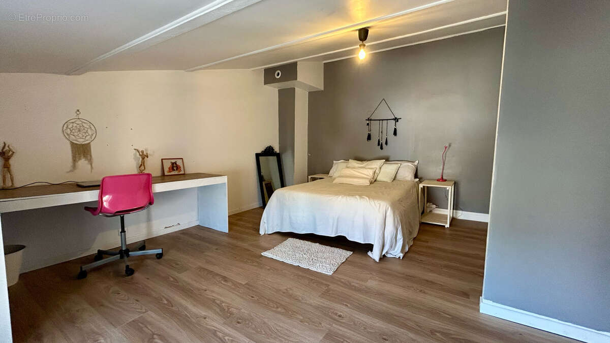 CHATEAUGAY - Maison de bourg Auvergnate de 101 m2, 3 chambres, garage, cave et parking double. - photo 8