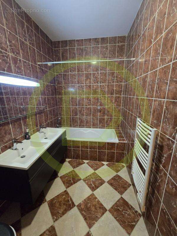 Appartement à SAINT-JEAN-DE-LA-RUELLE