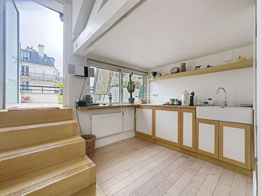 Appartement à PARIS-16E