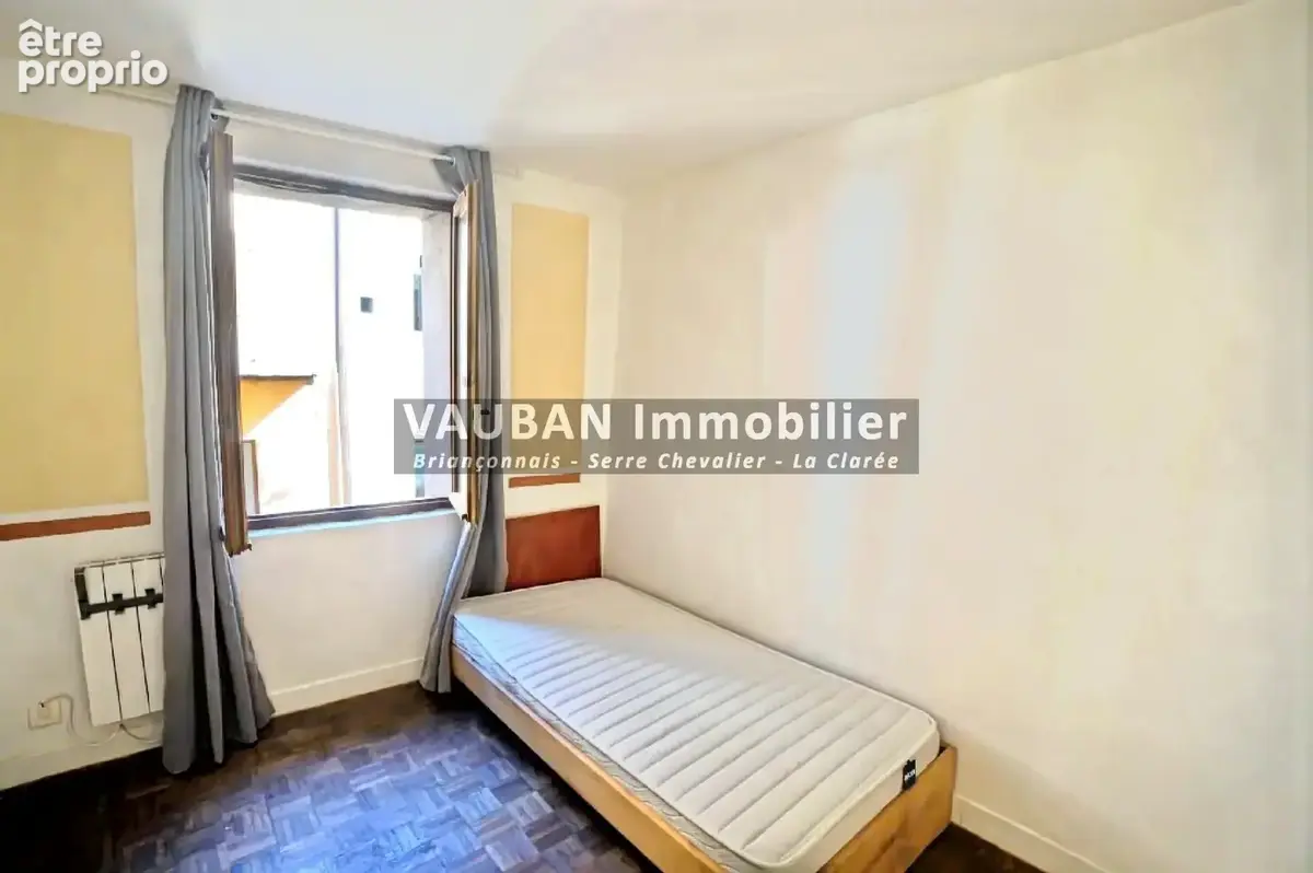 Appartement T3 au cœur de la vieille ville de Briançon - photo 6