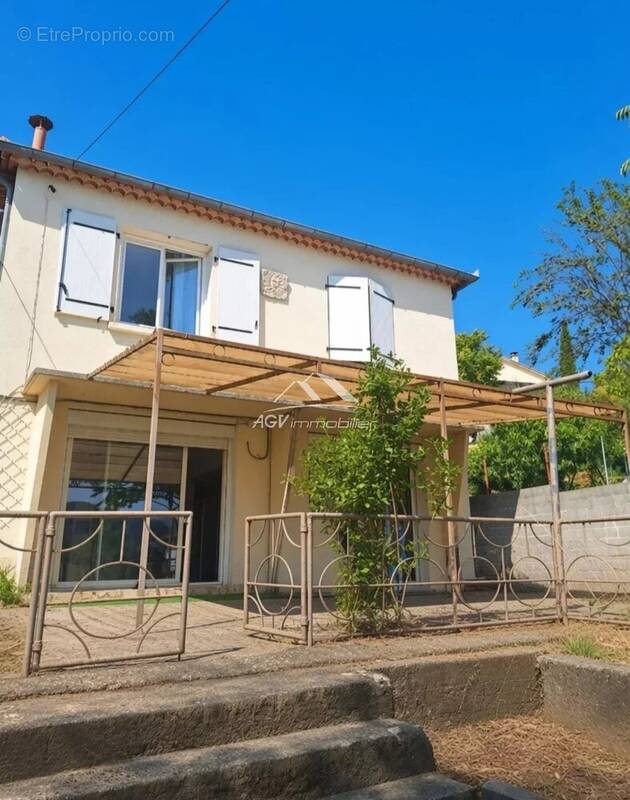 Maison à LES SALLES-DU-GARDON