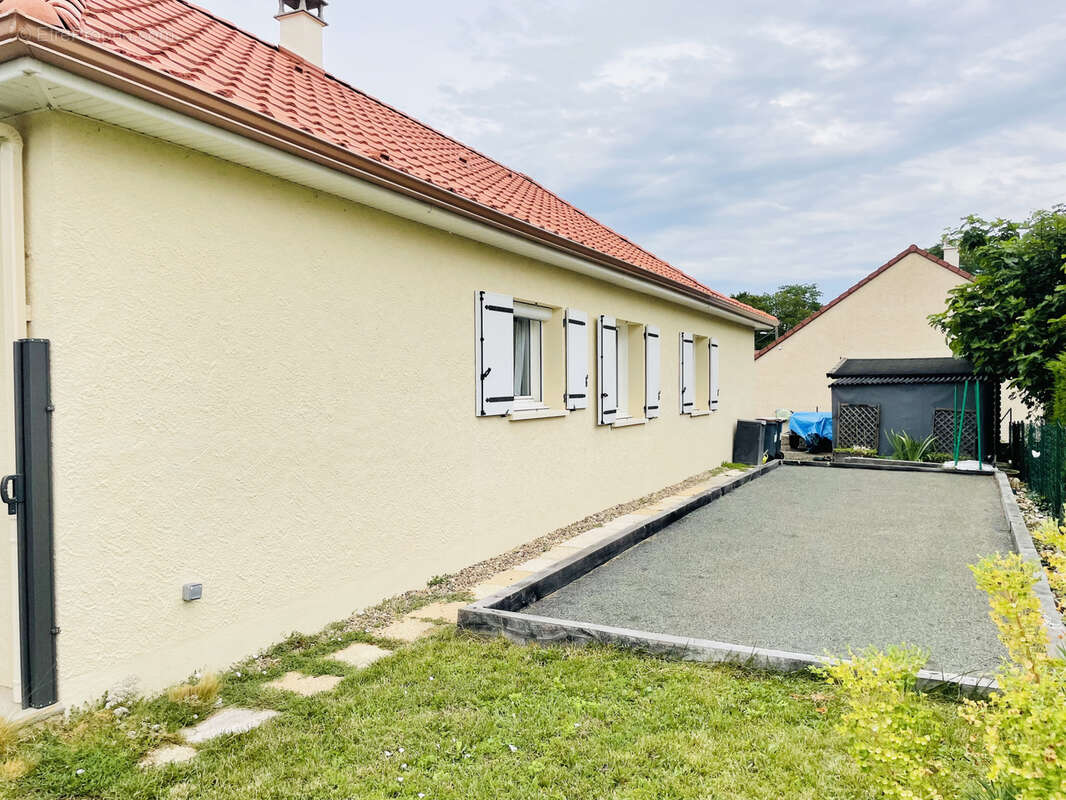 Maison à SAINT-PANTALEON-DE-LARCHE