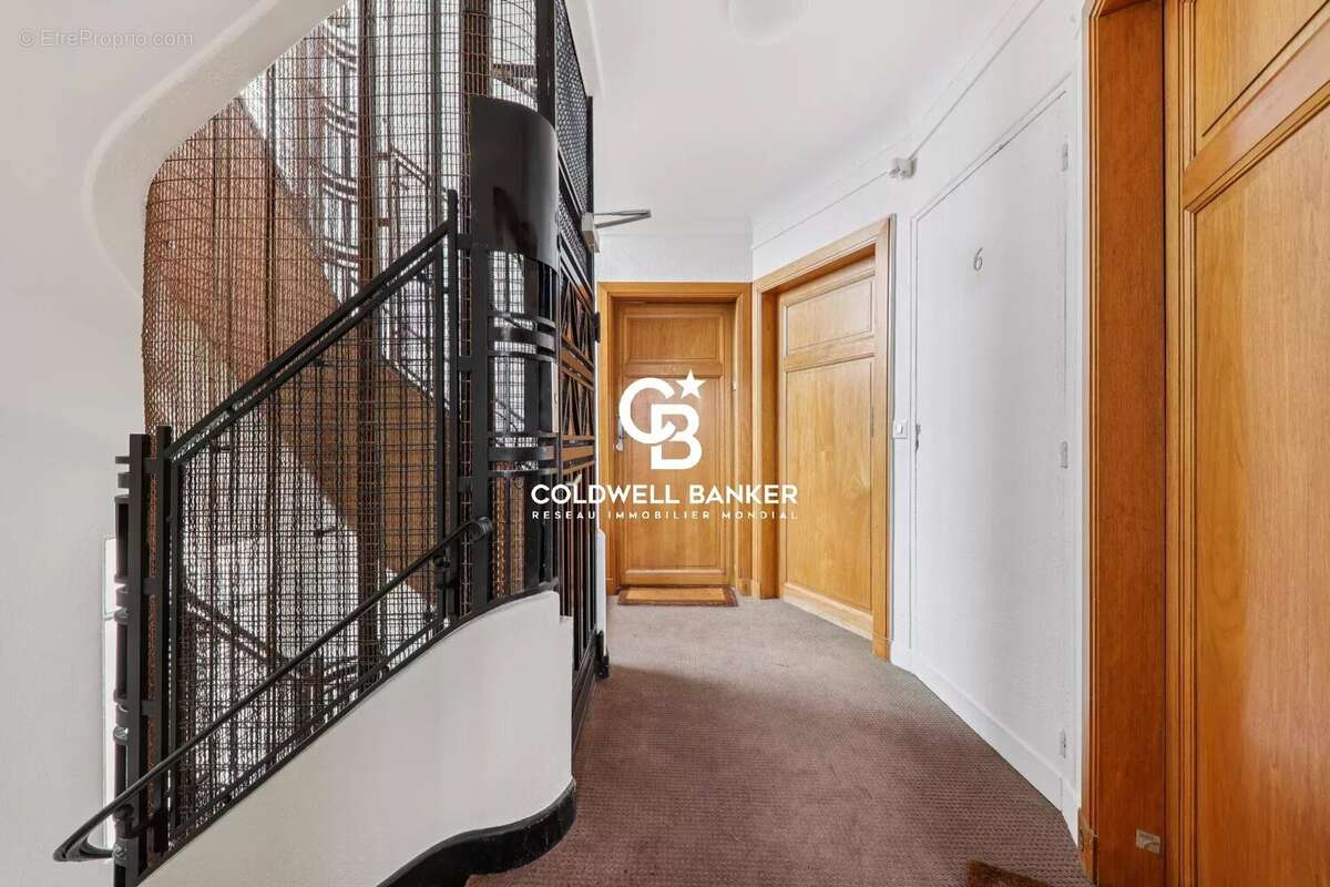 Appartement à PARIS-7E